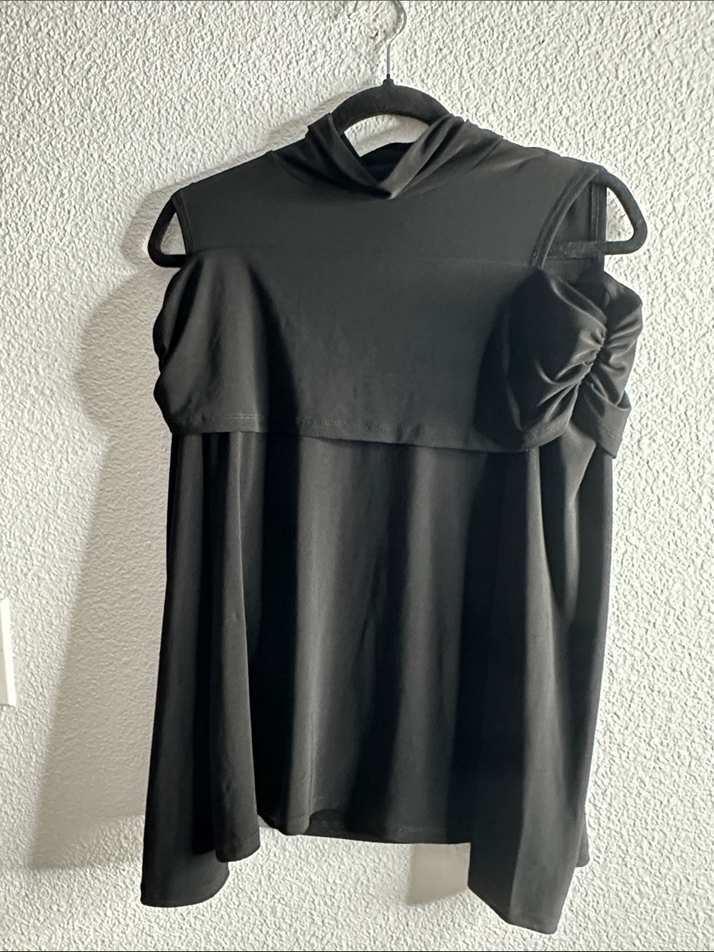 DkNy Black Women's Cold-Shoulder Mock Neck Top size M